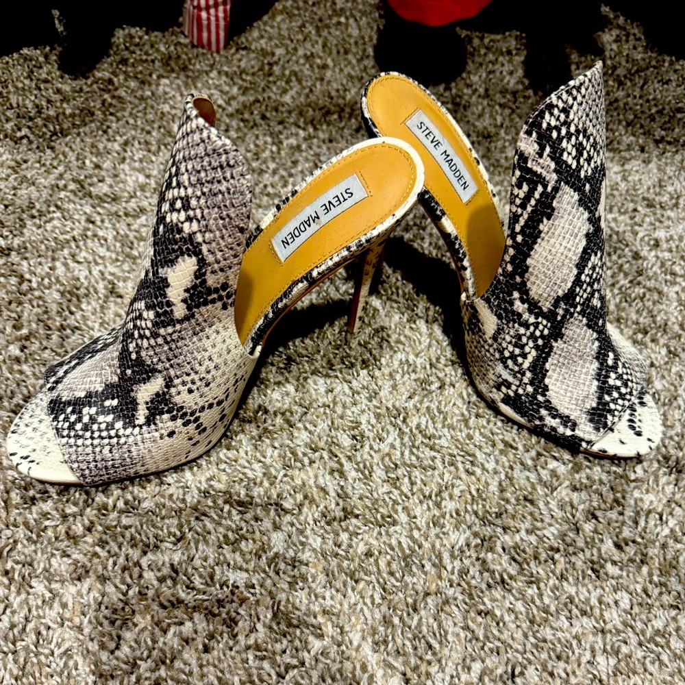 Jessica Simpson Snake Skin Heels